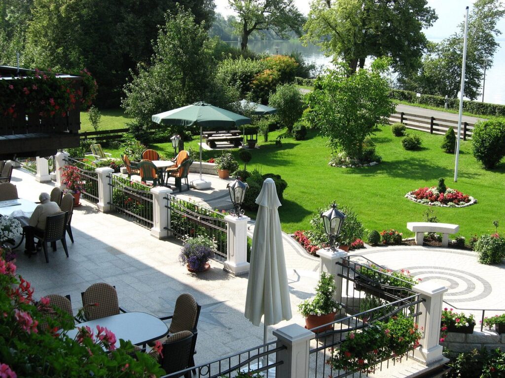 Pension Seeblick Terrasse mit Blick zum Chiemsee